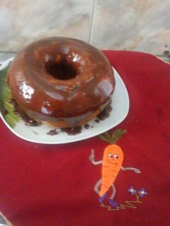 Foto de Bolo de cenoura com calda de chocolate
